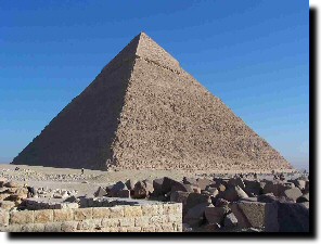Pyramide de Chphren (136 mtres de hauteur, angle d'inclinaison: 53)